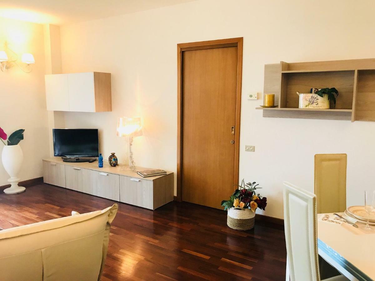 Chic Panoramic Apartment Bergamo Bagian luar foto