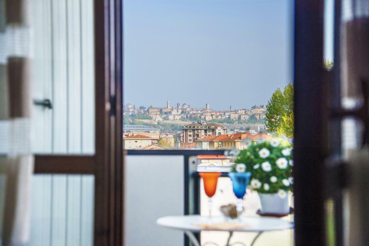 Chic Panoramic Apartment Bergamo Bagian luar foto