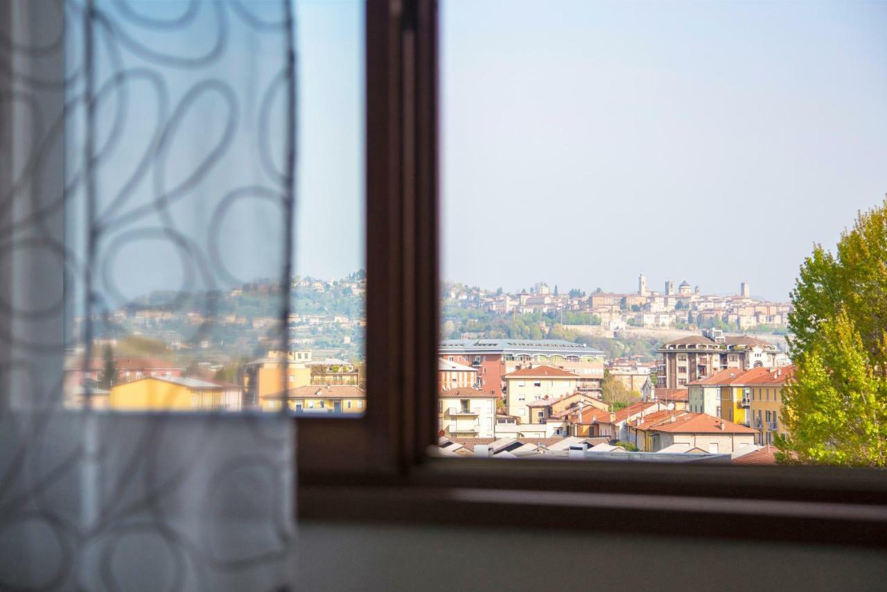 Chic Panoramic Apartment Bergamo Bagian luar foto